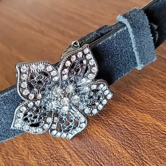 Leather Belt with Rhinestone Flower Buckle - Picture 2 of 7